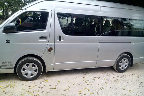 Trasferimento privato in furgone da Montego Bay all&#039;aeroporto di Negril e ritornoTransfer privato di andata e ritorno in furgone dall&#039;aeroporto di Montego Bay a Negril