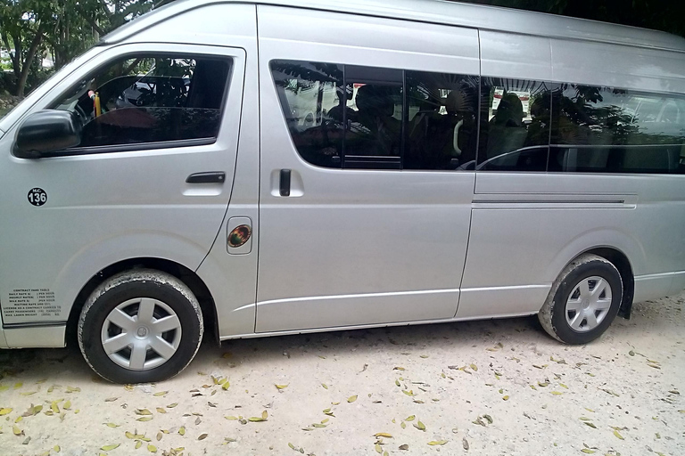 Trasferimento privato in furgone da Montego Bay all&#039;aeroporto di Negril e ritornoTransfer privato di andata e ritorno in furgone dall&#039;aeroporto di Montego Bay a Negril