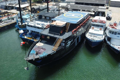 Helicopter Flight Over Tierra Bomba, VIP Bay Tour, Lunch, and Open Bar Helicopter Flight in Tierra Bomba Tour Bahía VIP, Lunch and Open Bar