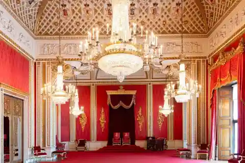 Buckingham Palace Entry Ticket & Royal Walking Tour