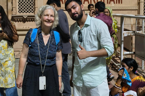 Delhi: Skapa din egen resplan – privat bil och guidad turHeldags anpassningsbar rundtur med luftkonditionerad bil, chaufför och guide