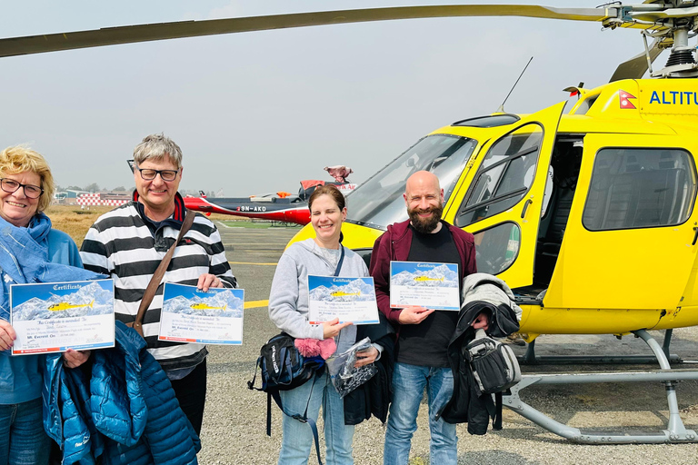 Kathmandu: Passeio de helicóptero pelo Everest com pouso garantidoPasseio de helicóptero pelo acampamento base do Everest Parada no Everest View Hotel