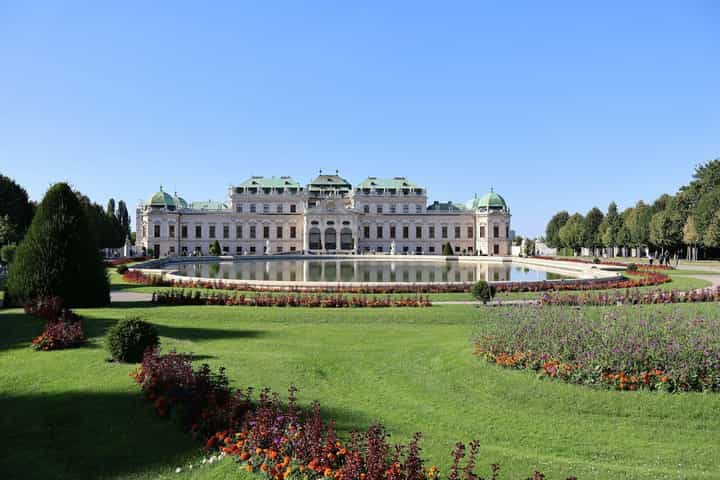 Vienna: Upper Belvedere Ticket & Audio Tour with a City Walk