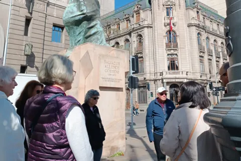 Santiago "Da fundação ao poder: uma viagem pela alma de Santiago".