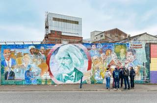 Belfast: Walls and Bridges the Troubles Walking Tour