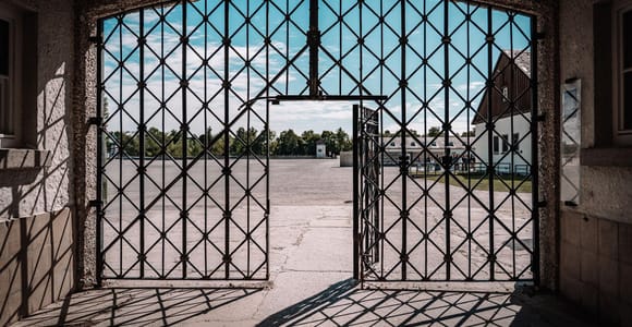 Von München aus: Gedenkstätte Dachau Halbtagestour