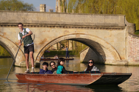 Cambridge Student-Led Walking & Punting Experience Chinese Cambridge Student-Led Private Walk & Punt Experience