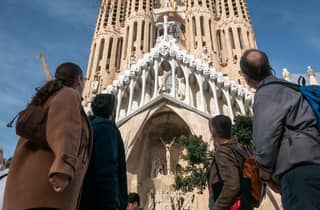 Barcelona: Sagrada Familia, Park Güell, Casa Milà & Tapas