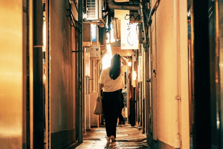 Tokyo: Ginza Walking Tour with Local Guide