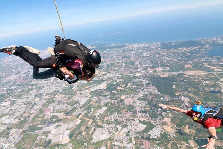 Pattaya: skoki spadochronowe z widokiem na ocean