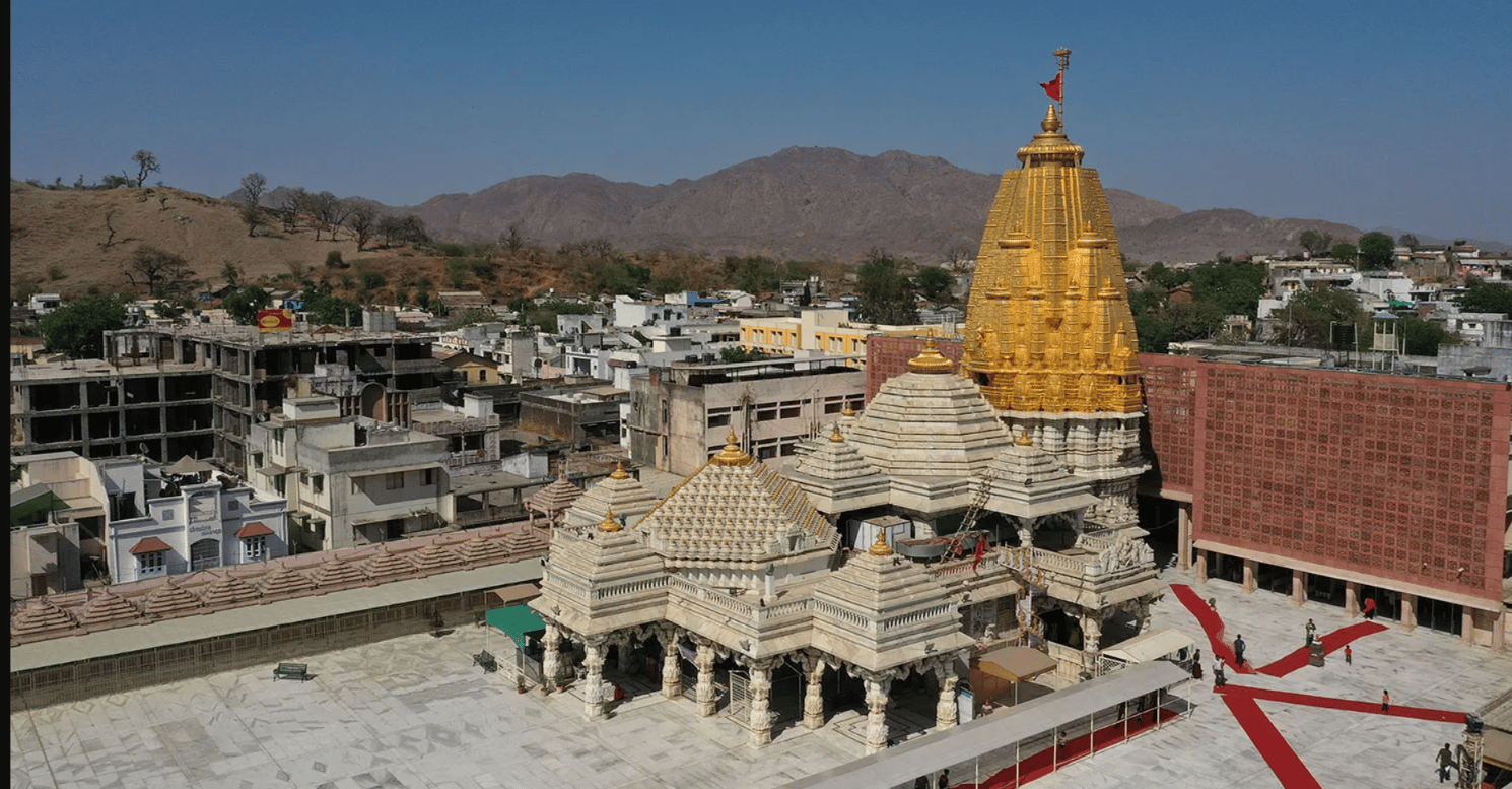 Ab Ahmedabad oder Gandhinagar: Privattour zum Ambaji-Tempel im Auto