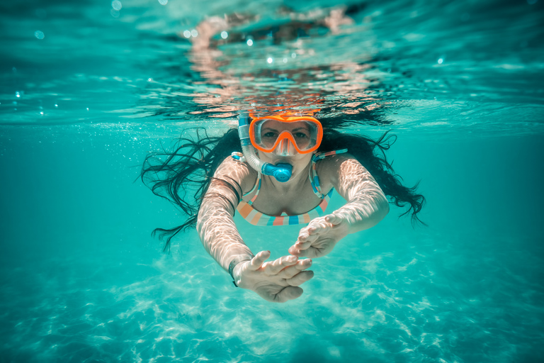 Isla Mujeres: Catamaran met open bar, snorkelen en lunchRondleiding met open bar