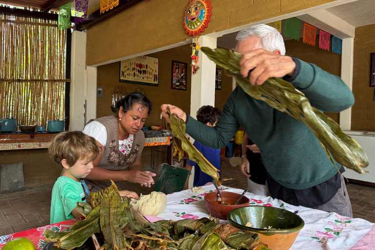 Cocina Ancestral, Arte Textil en Teotitlán y Árbol del TuleSólo Clase de Cocina en Español Directamente en Teotitlán (Sin coche)