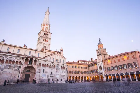 Modena: Tour gastronomico a piedi e punti salienti con una guida locale