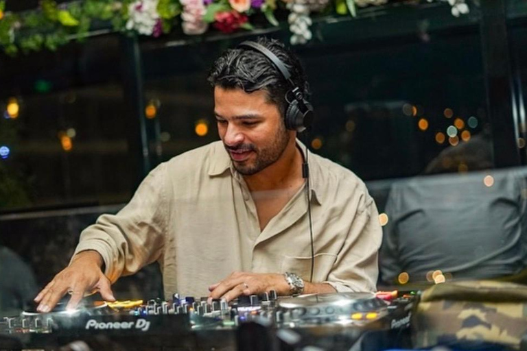 Bogota: Rooftop Tour with Cocktails and Views