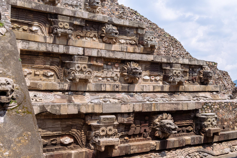 Mexico City: Private Teotihuacan and La gruta Half Day Tour