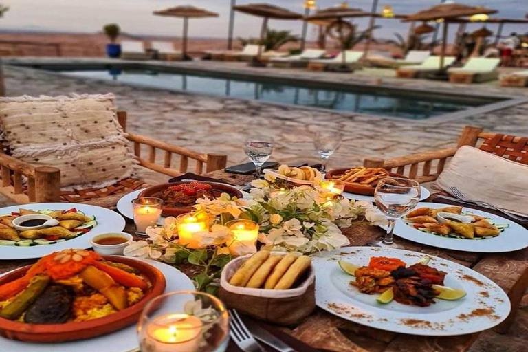 Dîner dans le désert d&#039;Agafay au départ de Marrakech et balade à dos de chameauDîner dans le désert d&#039;Agafay depuis Marrakech et promenade à dos de chameau