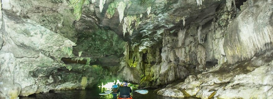 Au départ de Krabi : Journée complète d'aventure en kayak dans la grotte marine de Bor Thor