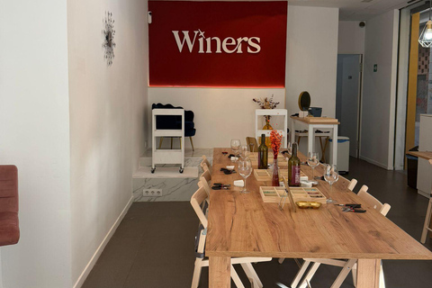 Valencia: Jewelry-Making Workshop with Unlimited Drinks