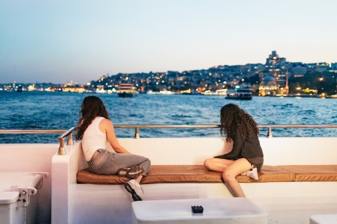 Istanbul: Bosphorus Dinner Cruise & Show with Private Table Dinner and Unlimited Alcoholic Drinks with Hotel Transfer