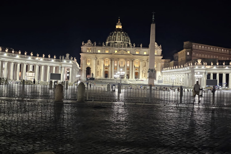 Roma: Visita a la Basílica de San Pedro, la Cúpula y las Grutas VaticanasTour guiado en grupo por Francia