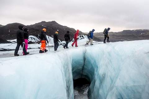 Reykjavik/Sólheimajökull: Glaciärvandring och isklättringGlaciärvandring och isklättring - möte vid Solheimajokull