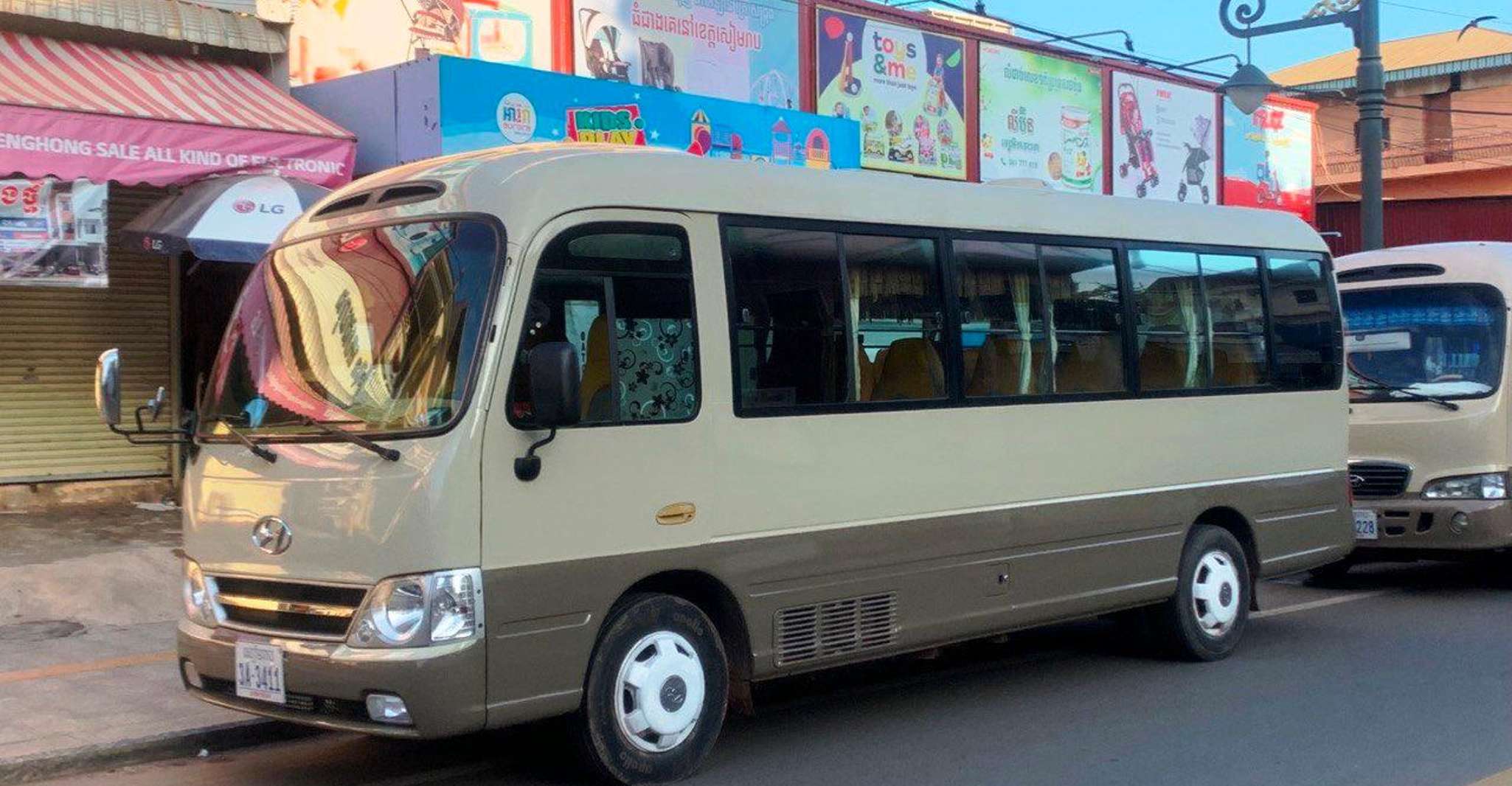 Siem Reap City to Siem Reap Angkor Airport by Shuttle Bus yakınlarında yapılacak şeyler - Hizvo
