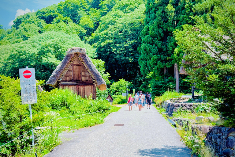 Kanazawa: Shirakawago, Gokayama, and Takayama Full Day Trip