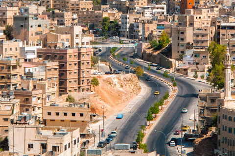 Amman: Trasferimento di sola andata da/per il Wadi Rum in auto privataViaggio privato dall&#039;aeroporto di Amman al Wadi Rum (fino a 4 persone)