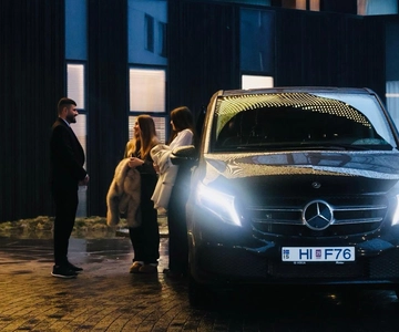 Keflavik Airport (KEF): Private Transfer to/from Reykjavik