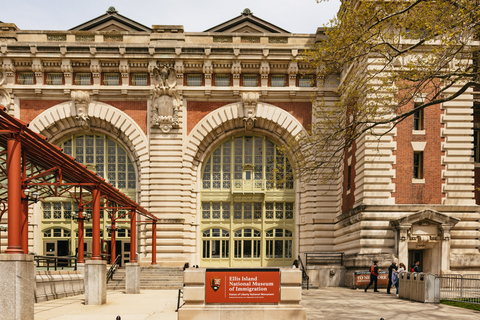 NYC: Wall Street Tour with 9/11 Memorial and Statue Ferry Lower Manhattan Walking Tour