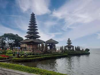Bali: Ulun Danu Beratan Temple, Waterfall & lake view tour