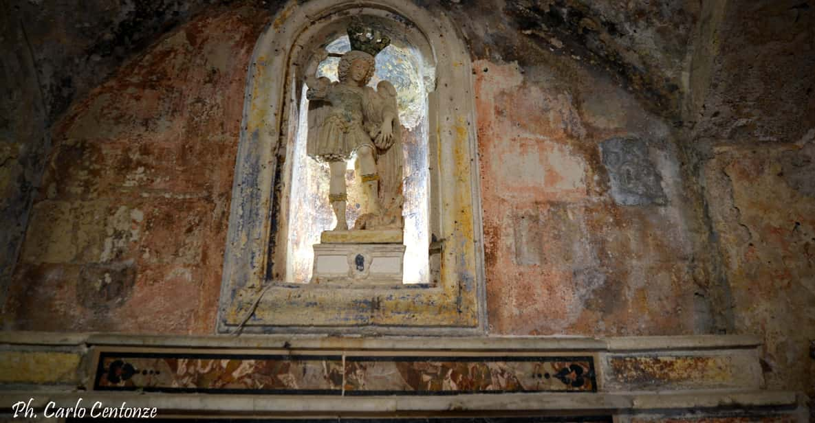 Gravina ingresso chiesa rupestre San Michele delle grotte