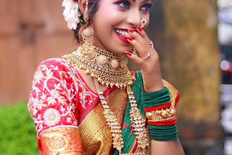 Colombo or Kandy: Traditional Dress & Photography Session