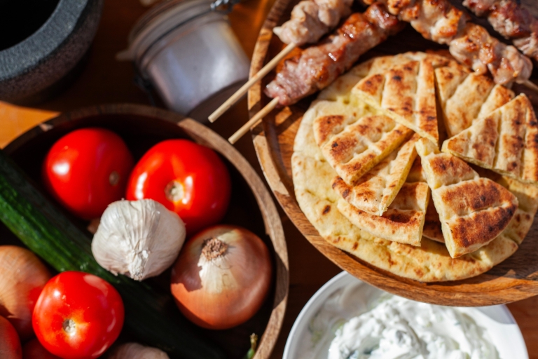 Mykonos : Faites des souvlaki avec les locauxCours de cuisine Souvlaki avec des locaux