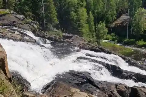 Excursão pela Cachoeira Cameron Falls