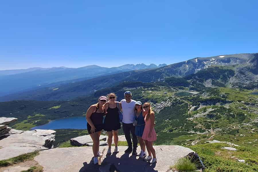Sofia: Wanderung zu den Sieben Rila-Seen, Thermalbecken & Rila-Kloster. Foto: GetYourGuide Sofia: Wanderung zu den Sieben Rila-Seen, Thermalbecken & Rila-Kloster. Foto: GetYourGuide