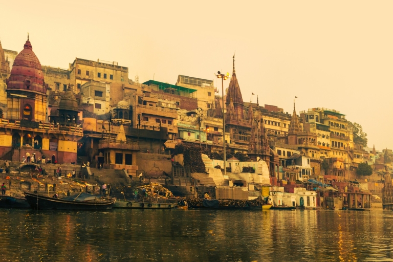 Journée complète de visite guidée de Varanasi en voiture climatisée avec un guide local