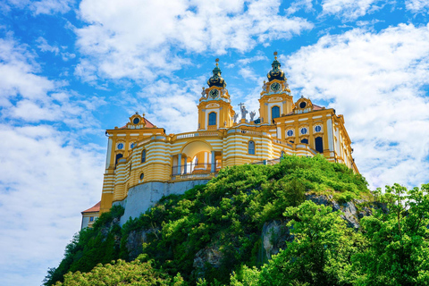 Regensburg: Private Transfer to Vienna with Stops + ticketsRegensburg:Private Transfer to Vienna with 2hStops + tickets