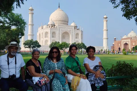 Rishikesh: Private 2-Day Taj Mahal Tour with Accommodation