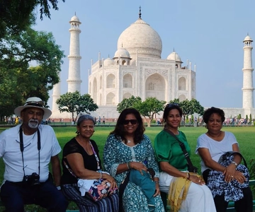Rishikesh: Private 2-Day Taj Mahal Tour with Accommodation