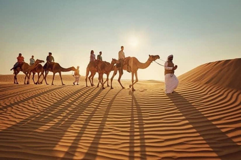 Doha: Safari nel deserto con sandboarding e giro in cammello