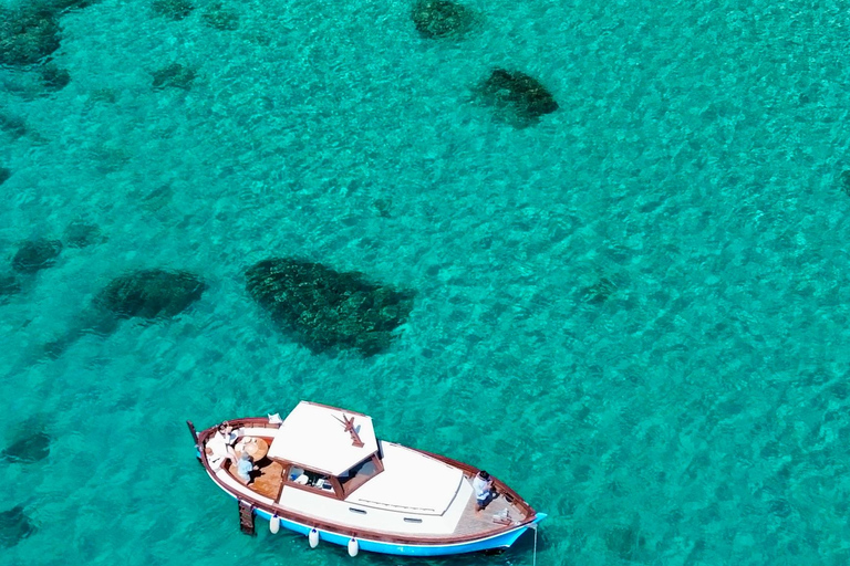 Cagliari: Quality boat tour + aperitif