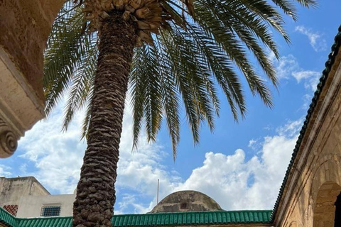 Une journée complète de visite de Carthage, de Sidi Boussaid et de la Médina de TuniPerles de Tunis : Carthage, Médina et Sidi Boussaid