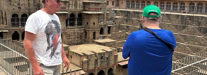 Jaipur : excursion d'une journée au fort de Bhangarh et au puits à degrés de Chand Baori
