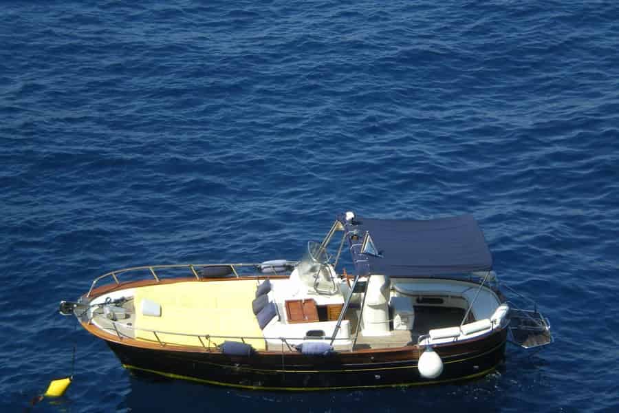 Private Bootstour zu den verborgenen Schätzen Capris, mit Pasta und Prosecco. Foto: GetYourGuide Private Bootstour zu den verborgenen Schätzen Capris, mit Pasta und Prosecco. Foto: GetYourGuide