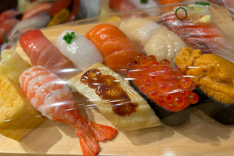 Tour a piedi delle migliori vie dello shopping gastronomico di Tokyo.