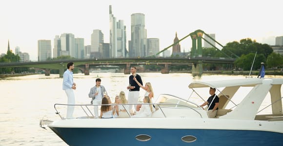 Frankfurt am Main: Private Bootstour für bis 10 Gäste mit Skyline Ausblick