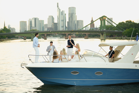 Frankfurt nad Menem: prywatna wycieczka łodzią dla maksymalnie 10 osób z widokiem na panoramę miasta.Frankfurt nad Menem: prywatna wycieczka łodzią dla maksymalnie 10 osób z