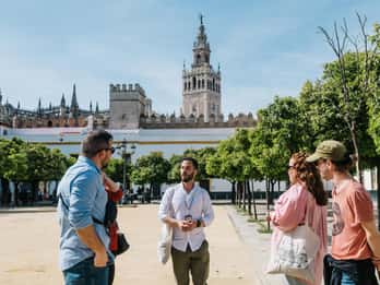 Sevilla: Kleingruppen-Tour durch das jüdische Viertel mit Tapas und Getränken